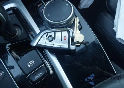 2021 BMW X4 xDrive30I z USA, uszkodzony, nr VIN 5UX2V1C07M9F33901